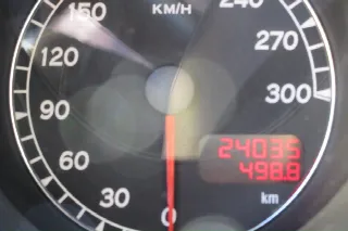 Foto 15 di 28: ALFA ROMEO 147