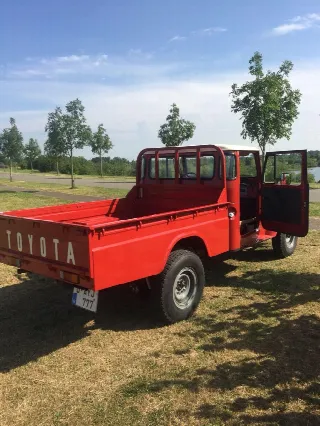 Foto 2 di 5: TOYOTA FJ 45 LP-KW   