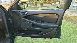 Foto 29 di 45: JAGUAR X-Type