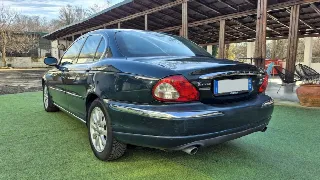 Foto 14 di 45: JAGUAR X-Type