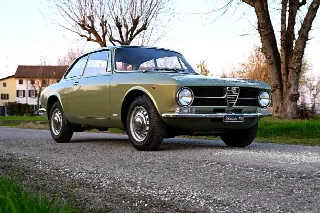 Foto 1 di 7: ALFA ROMEO GT 1300 Junior        