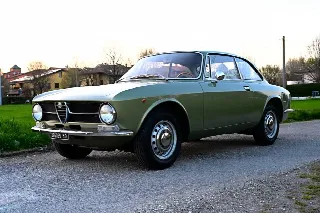 Foto 4 di 7: ALFA ROMEO GT 1300 Junior        