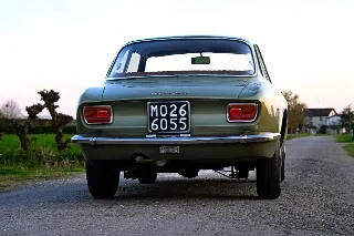 Foto 2 di 7: ALFA ROMEO GT 1300 Junior        