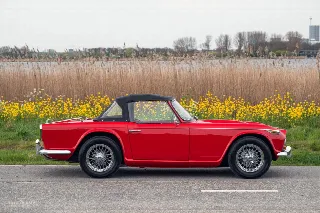 Foto 9 di 21: TRIUMPH TR4