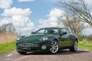 Foto 2 di 14: ASTON MARTIN Vanquish