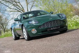 Foto 4 di 14: ASTON MARTIN Vanquish