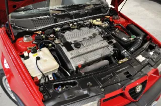 Foto 28 di 37: Alfa Romeo 155 2.0i turbo 16V cat Q4 ASI ORO CRS a libretto