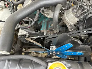 Foto 5 di 6: JEEP CJ CJ5 V8 LAREDO motore 360