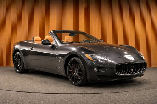 MASERATI GranCabrio(2010-)