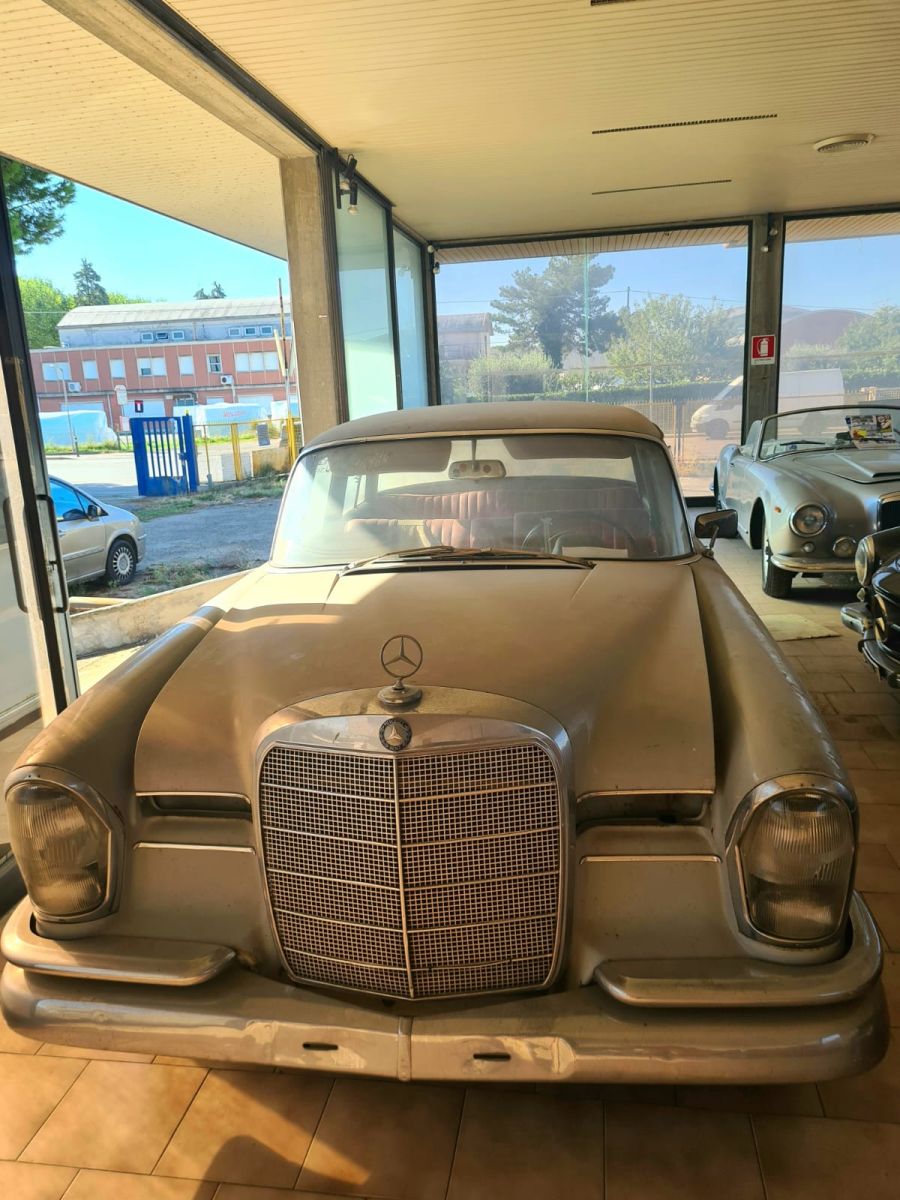 MERCEDES-BENZ 220 