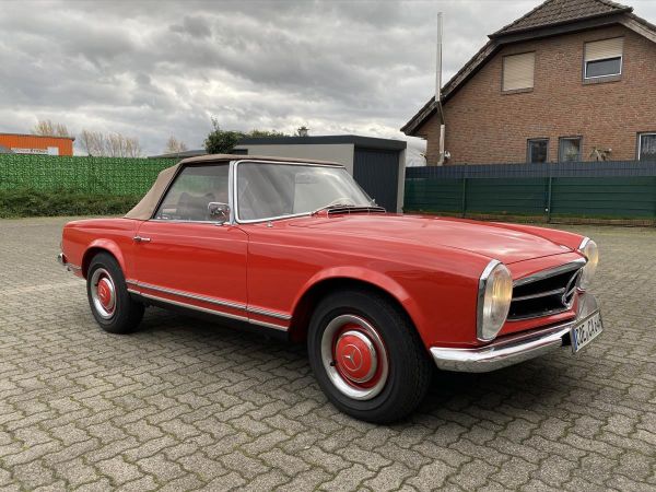MERCEDES-BENZ SL Pagoda (1963-1971) 230    