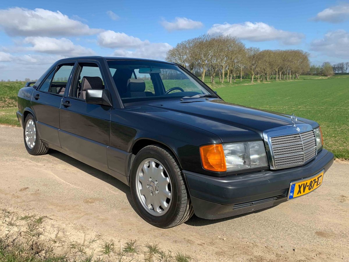 MERCEDES-BENZ 190 E (1983-1993) 2.6 Sedan
