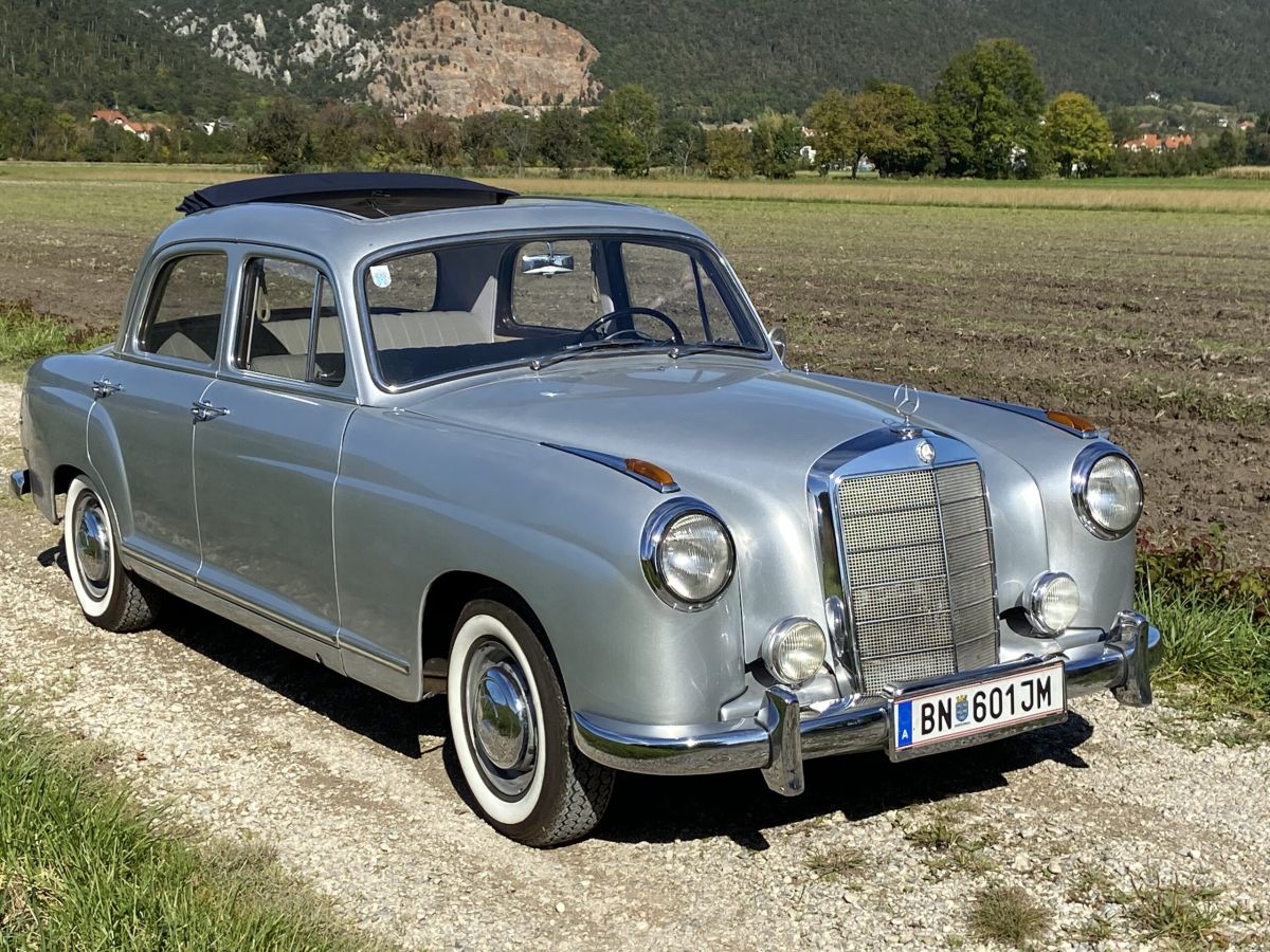 MERCEDES-BENZ 220 219 (W105)