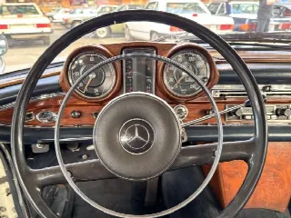 Foto 15 di 18: MERCEDES-BENZ 300 SE Coupe white  
