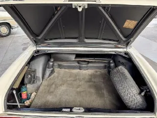 Foto 14 di 18: MERCEDES-BENZ 300 SE Coupe white  