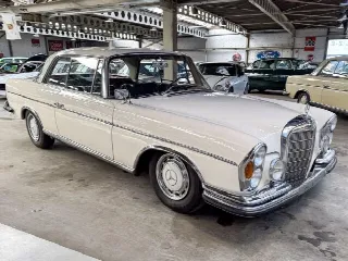 Foto 4 di 18: MERCEDES-BENZ 300 SE Coupe white  