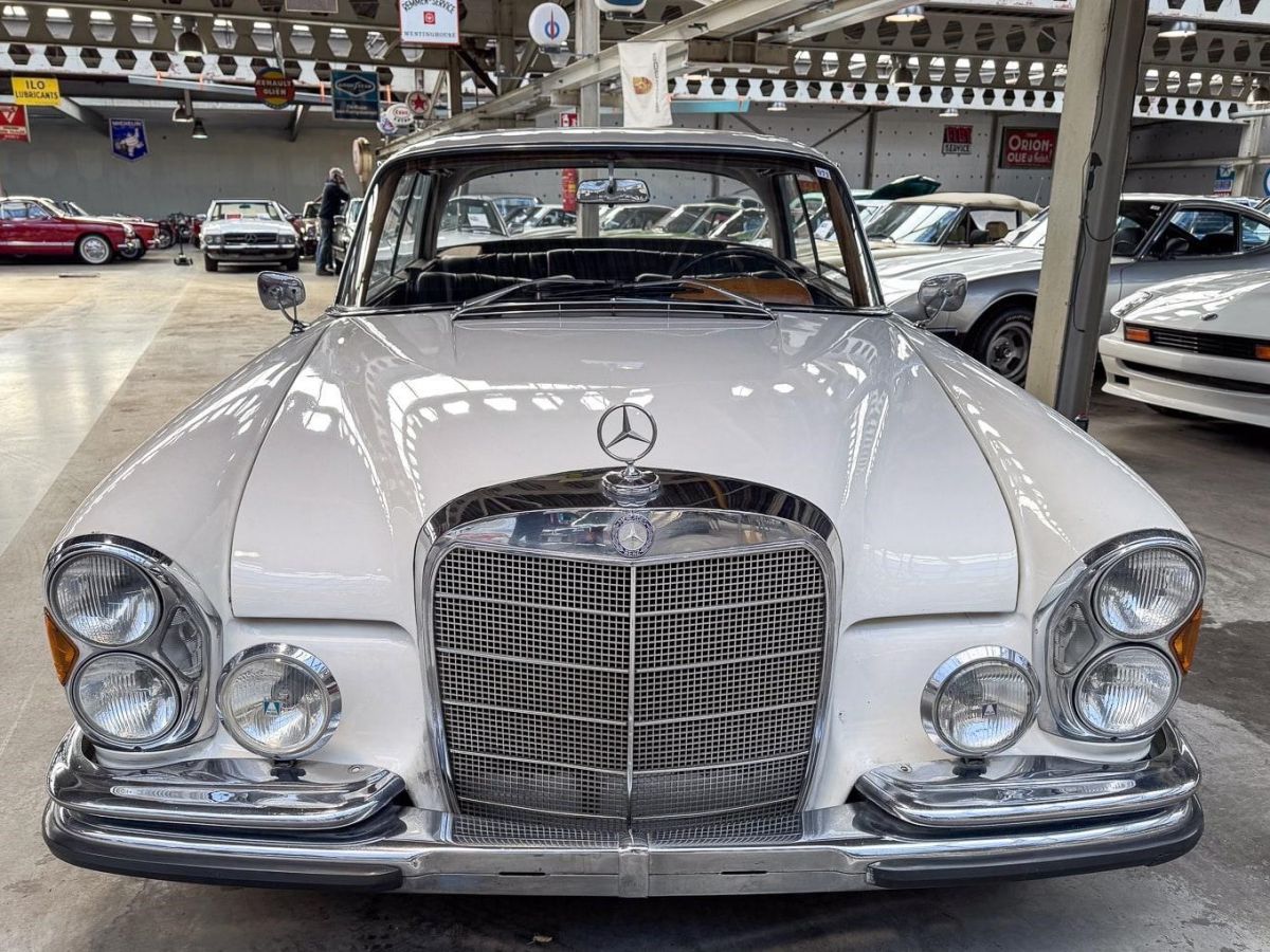 MERCEDES-BENZ 300 SE Coupe white  