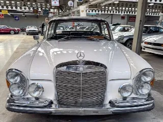 Foto 1 di 18: MERCEDES-BENZ 300 SE Coupe white  
