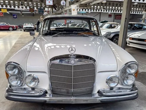 MERCEDES-BENZ 300 SE Coupe white