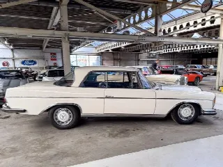 Foto 3 di 18: MERCEDES-BENZ 300 SE Coupe white  