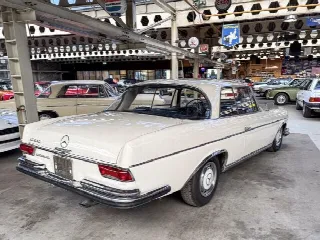 Foto 5 di 18: MERCEDES-BENZ 300 SE Coupe white  