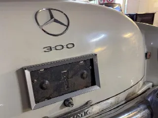 Foto 17 di 23: MERCEDES-BENZ 300 Dora