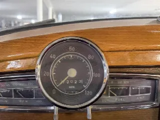 Foto 20 di 23: MERCEDES-BENZ 300 Dora