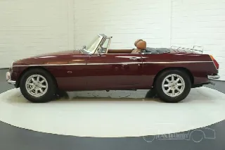 Foto 4 di 8: MG B Cabriolet 1976 Overdrive Damask Red 