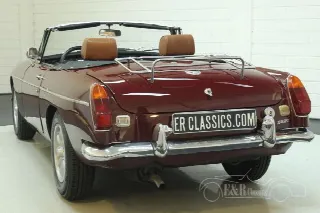 Foto 7 di 8: MG B Cabriolet 1976 Overdrive Damask Red 