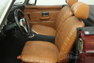 Foto 6 di 8: MG B Cabriolet 1976 Overdrive Damask Red 