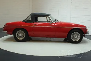 Foto 8 di 8: MG B Cabriolet 1965 wire wheels steel dashboard 