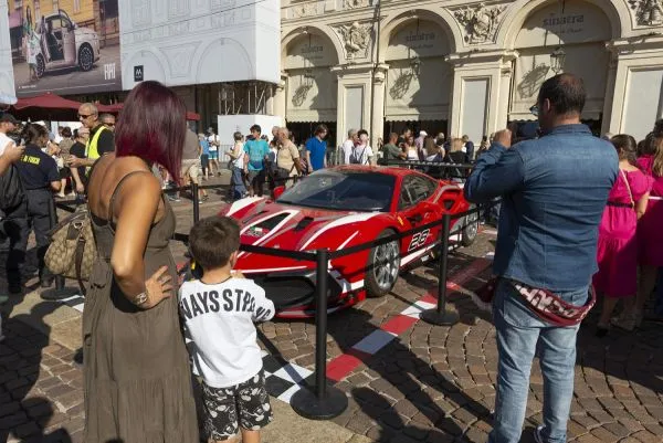 THE 1st AUTOLOOK WEEK CLOSES WITH A TRIUMPH OF PARTICIPANTS, A CROWD IN SAN CARLO SQUARE TAKES IN SUPERCAR PARADE