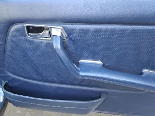 Foto 12 di 15: MERCEDES-BENZ 200 W123  