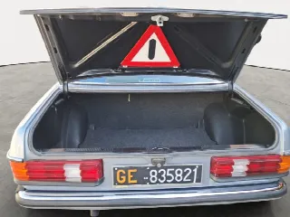 Foto 14 di 15: MERCEDES-BENZ 200 W123  
