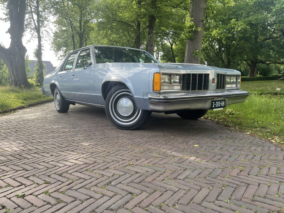 OLDSMOBILE Delta 88 Royal