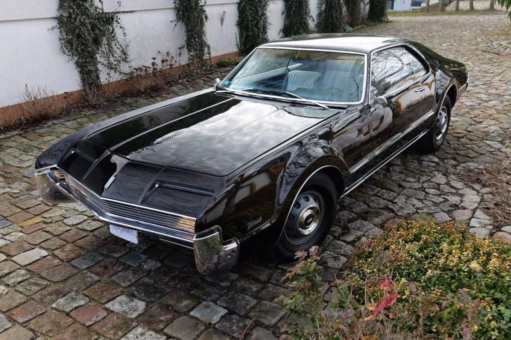 OLDSMOBILE Toronado