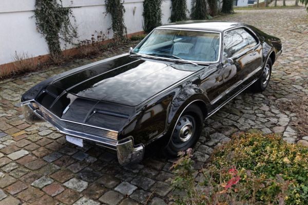 OLDSMOBILE Toronado