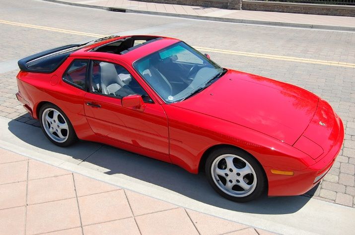 PORSCHE 944  
