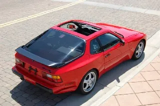 Foto 2 di 6: PORSCHE 944  