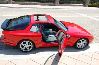 Foto 3 di 6: PORSCHE 944  