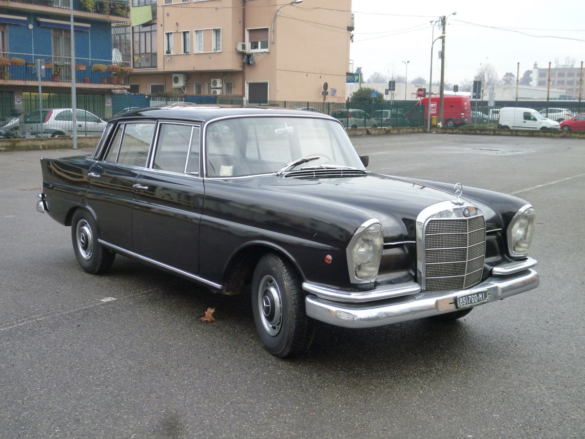 MERCEDES-BENZ 220 b codine (Heckflosse) 