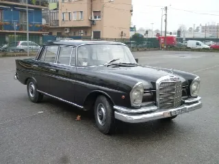 Foto 1 di 10: MERCEDES-BENZ 220 b codine (Heckflosse) 