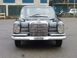 Foto 4 di 10: MERCEDES-BENZ 220 b codine (Heckflosse) 