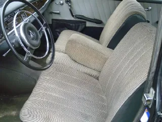 Foto 3 di 10: MERCEDES-BENZ 220 b codine (Heckflosse) 