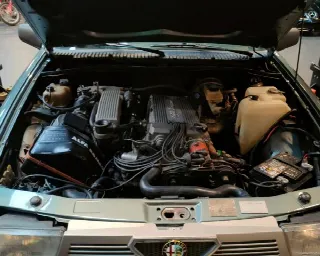 Foto 4 di 5: ALFA ROMEO 75 2.0 Twin Spark  
