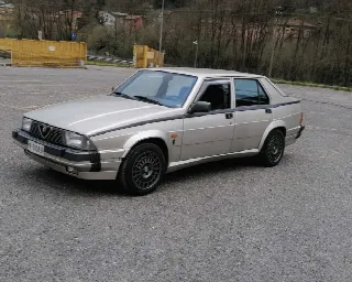 Foto 1 di 5: ALFA ROMEO 75 2.0 Twin Spark  