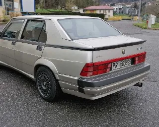Foto 2 di 5: ALFA ROMEO 75 2.0 Twin Spark  