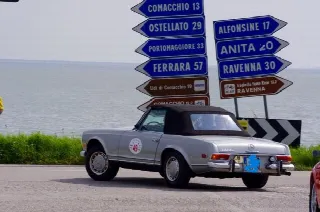 Foto 2 di 7: MERCEDES-BENZ SL Pagoda (1963-1971) 280SL