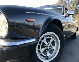 Foto 4 di 12: JAGUAR XJ6(1968-1987) III serie  