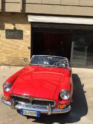 Foto 3 di 15: MG B    